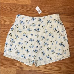 Old navy skirt, cream/white with blue flowers, medium tall, tags